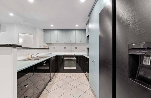 Palm Cove Apartment | The Magna Spacious Garden View Retreat