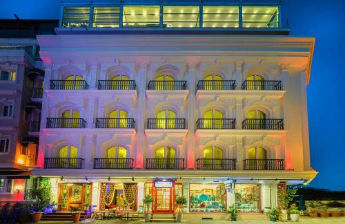 Sultanahmet Hotel | The Magnaura Palace Hotel