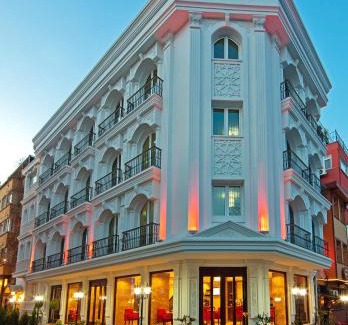 Sultanahmet Hotel | The Magnaura Palace Hotel
