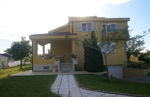Blizanci Villa | The magnificent VILLA IVANKA with a beautiful garden and orchard