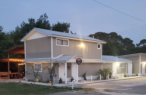 Carrabelle Apartment | The Mahi @ COLE'S LODGE