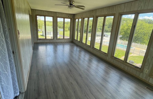 Grubville House | The Main House at Peppermint Springs Farm. Spacious 2 bedroom and 2 bath