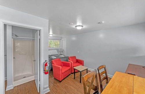 Oneonta Apartment | The Main Lineup 3 - All Star Baseball Rentals