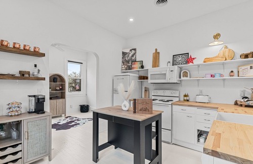 Madison Apartment | The Main St. Oasis - Heart of Downtown Madison - Steps from Shopping & Dining