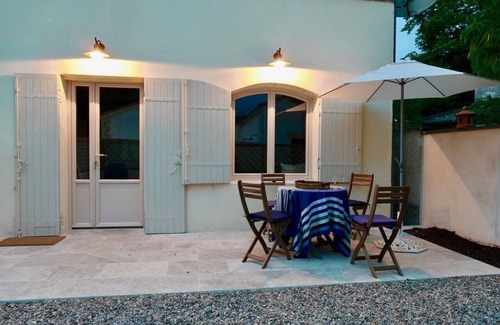 Saint-Seurin-de-Prats House | The Maison de la Fontaine is located just a few dozen meters from the Dordogne River.