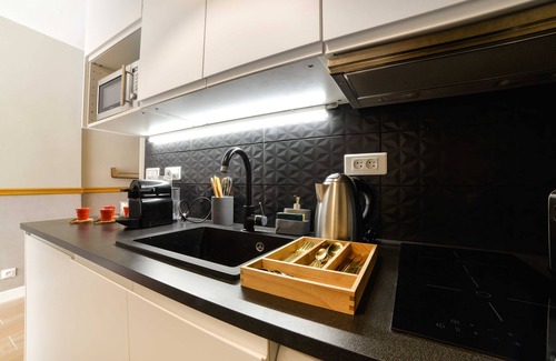 Porte-Dauphine Apartment | The Majestic Garden Suite