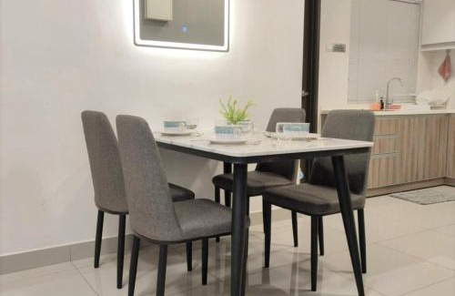 Kampung Kuchai Apartment | THE MAJESTIC IPOH B8 by ZamanJa