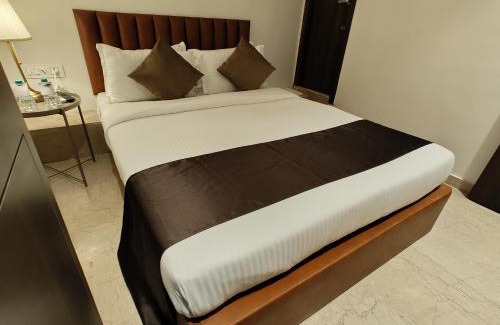 Wellington Pier Hotel | The Majlis Hotel - Colaba Mumbai