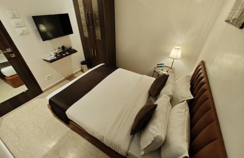 Wellington Pier Hotel | The Majlis Hotel - Colaba Mumbai