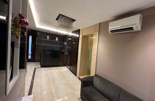 Wellington Pier Hotel | The Majlis Hotel - Near Taj Hotel Colaba