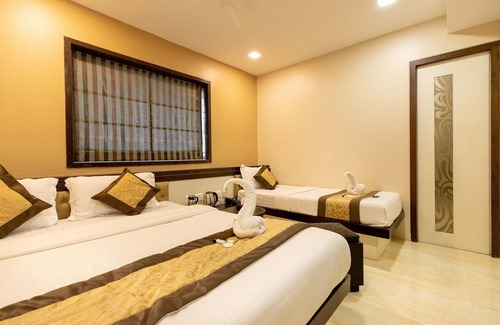 Wellington Pier Hotel | The Majlis Hotel - Near Taj Hotel Colaba