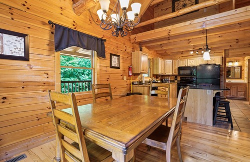 Logan Cabin | The Malbec Cabin | Hocking Hills