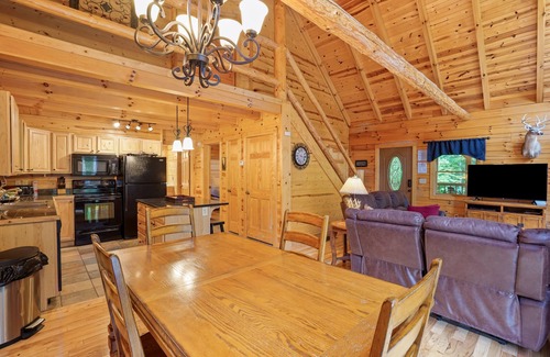 Logan Cabin | The Malbec Cabin | Hocking Hills