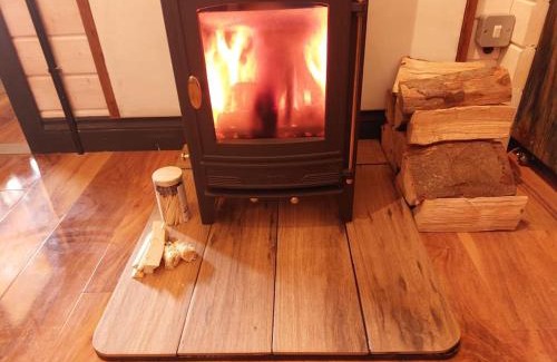 Moreton Apartment | The Malvern Hills, Courtyard Cabins, Barbara Cabin