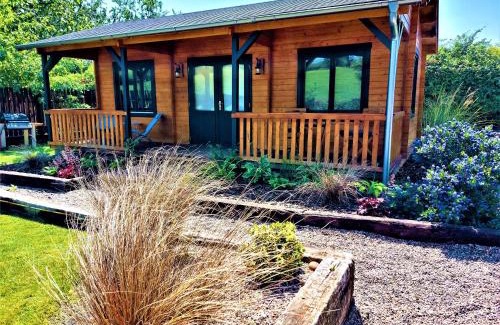 Moreton Apartment | The Malvern Hills, Courtyard Cabins,Tom Cabin