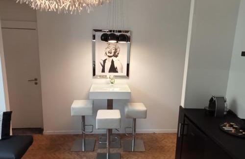 Jumet Apartment | The Manhattan Luxury suite