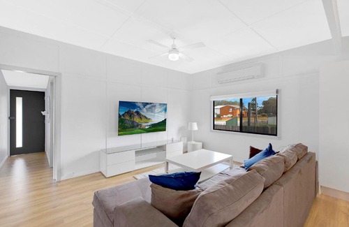 The Entrance House | The Manning Cottage - Pet Friendly