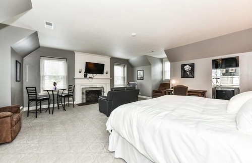 Leesburg House | The Manor at Courtland Farm