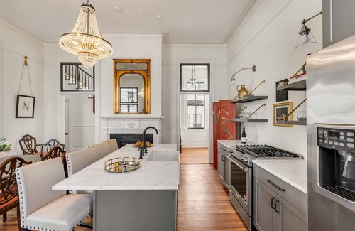 Cannonborough Elliotborough House | The Manor by Guesthouse Charleston- Grand Immaculately Restored Historic Home in Downtown Charleston