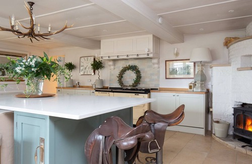 Elkstone Cottage | The Manor - sleeps 12 guests in 6 bedrooms