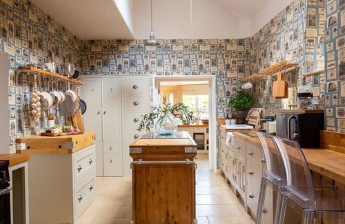Elkstone Cottage | The Manor - sleeps 12 guests in 6 bedrooms