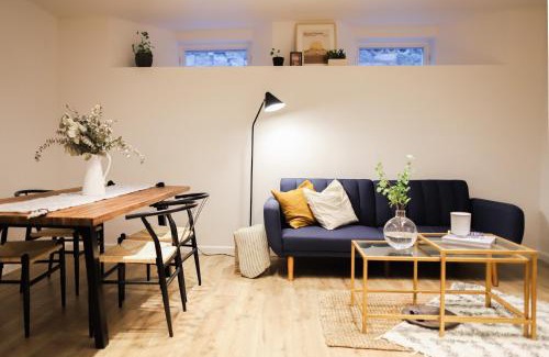 Maple Leaf Apartment | The Maple House