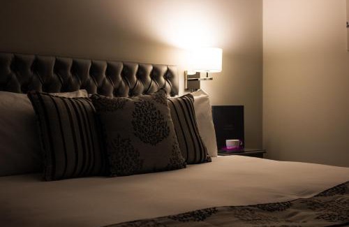 Crawley Hotel | The Maple Manor Hotel
