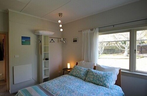 Taupo Cottage | The Maple Tree - Taupo Holiday Home, TWO MILE BAY
