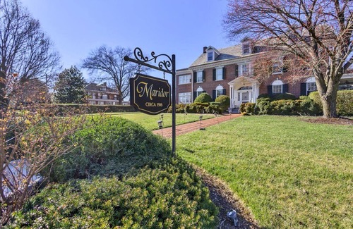 Roanoke Bed & Breakfast | The Maridor - "Rose" Historic home near lots of shops and restaurants