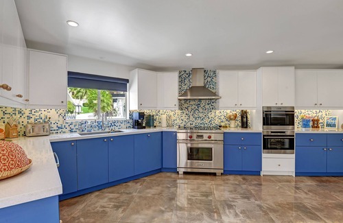 Vista Las Palmas House | The Marilyn Monroe Estate 4bed/4ba Pool and Spa. Newly Remodeled.