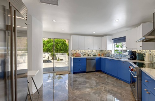 Vista Las Palmas House | The Marilyn Monroe Estate 4bed/4ba Pool and Spa. Newly Remodeled.