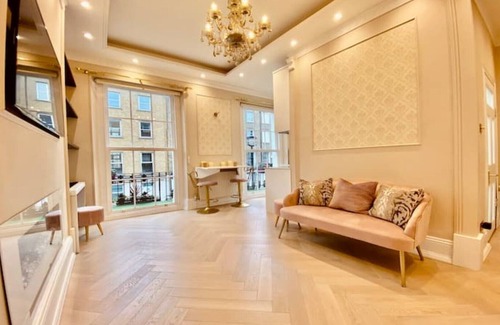 Regent's Park Apartment | The Marilyn Suite in Marylebone