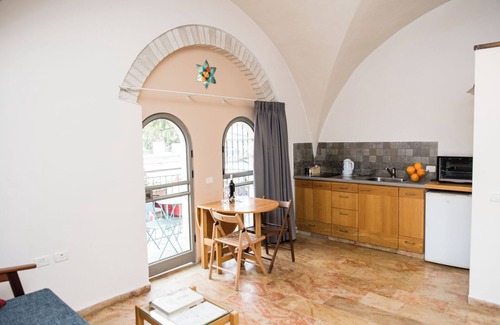 Nachlaot Apartment | The Market Courtyard - Jerusalem Suites