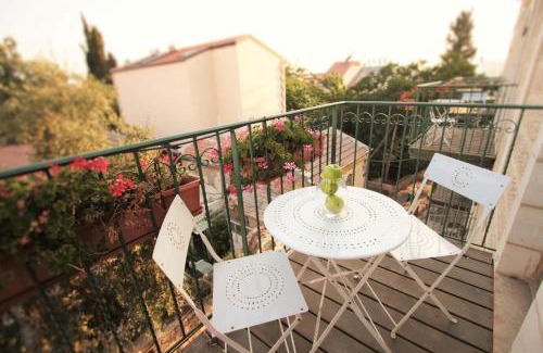 Nachlaot Apartment | The Market Courtyard - Suites Hotel