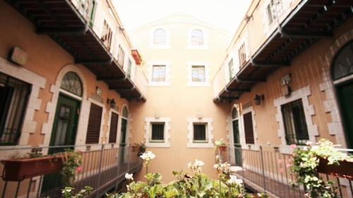 Nachlaot Apartment | The Market Courtyard - Suites Hotel