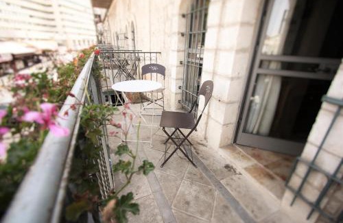 Nachlaot Apartment | The Market Courtyard - Suites Hotel