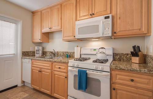 North Pacific Beach Condo | The Marlin at Law Street Beach - Pacific Beach