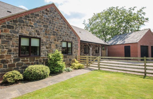 Welshpool Cottage | THE MARSHES, family friendly, with a garden in Guilsfield