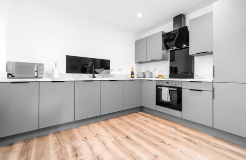 Smethwick Apartment | The Marsons Collection- 2 Bed Apartment- Parking