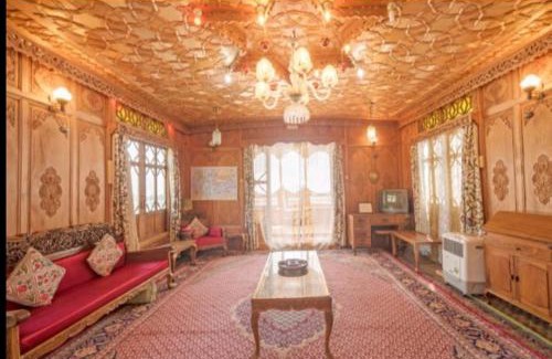 Sudarbal Boat Rental | The Martin's Houseboat