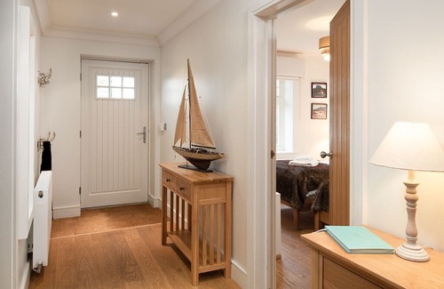 Bamburgh Cottage | THE MAST HOUSE, Bamburgh - sleeps 8 with Wi-Fi & parking