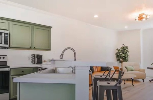 North Overton Apartment | The Matador Flat - 2BR/2.5BA - Sleeps 6