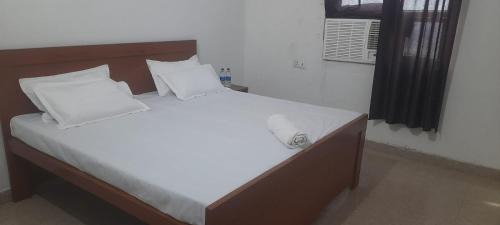 Mathura House | The Mathura Stays Rs 499