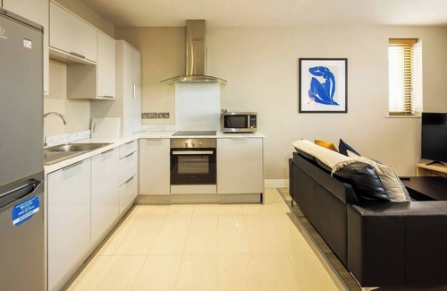 Belfast City Centre Apartment | The Matisse- Hip 1 Bd Apt (Gold Short Term Stays)