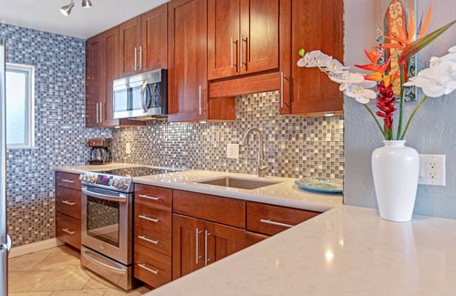 Kihei Condo | The Maui Moon Oceanfront Condo- Perfect for couples!
