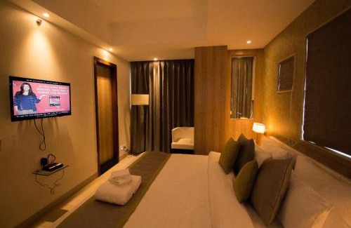 Lake Town Hotel | The Maureen