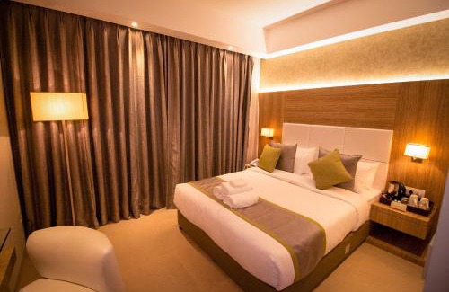 Lake Town Hotel | The Maureen
