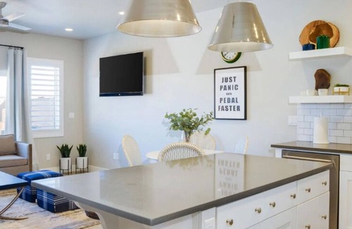 Washington Fields House | The Maverick|Resort Amenities, PlayStation, Grill, and more!