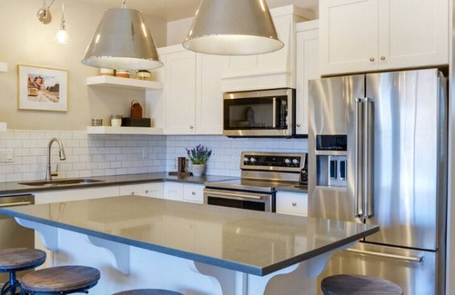 Washington Fields House | The Maverick|Resort Amenities, PlayStation, Grill, and more!
