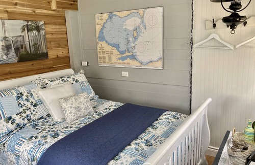 Colchester Cottage | The Mayaswell 🤷‍♀️ - Cozy Cottage Getaway on the Shores of Lake Erie